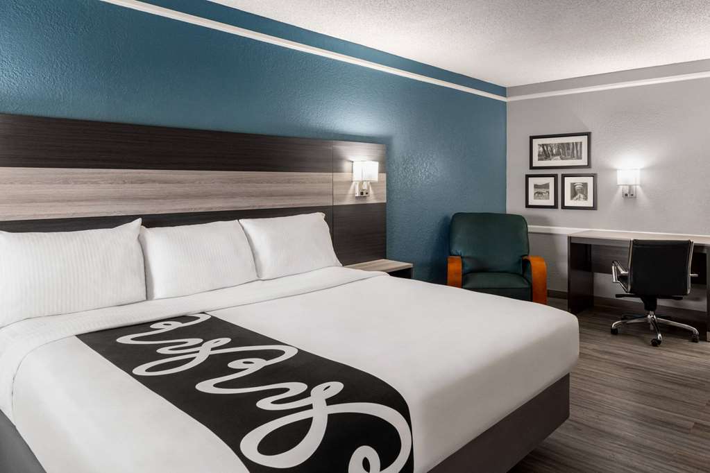 La Quinta Inn by Wyndham Victoria - photo 43