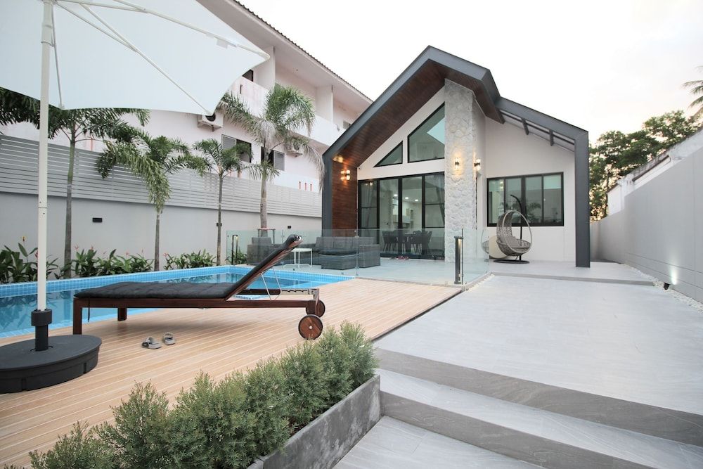 Stylish Pool Villa 10 Minutes walk to the Beach — 4-Star Luxury Hotel in Phuket, Thailand