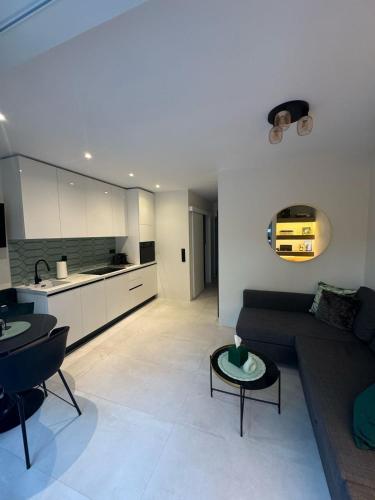 Cosy apartment with shared pool and garden — 4-Star Luxury Hotel in Athens, Greece
