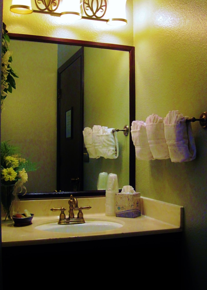 The North Shore Inn - photo 90