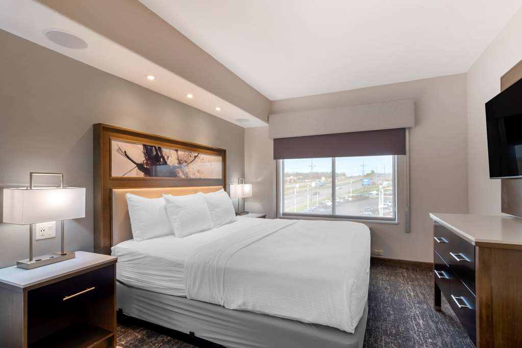 Best Western Premier Liberty Inn Suites - photo 22