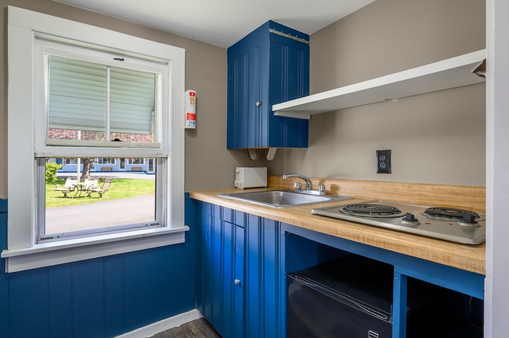 The Beaches Motel & Cottages - photo 28