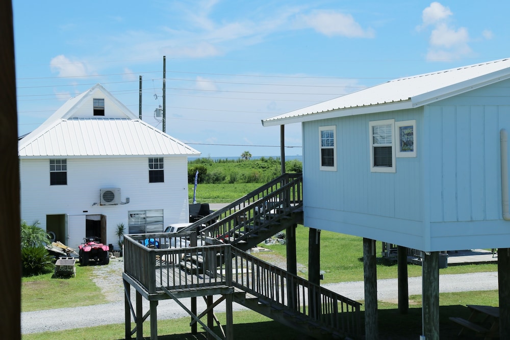 Blue Dolphin Inn and Cottages - photo 2