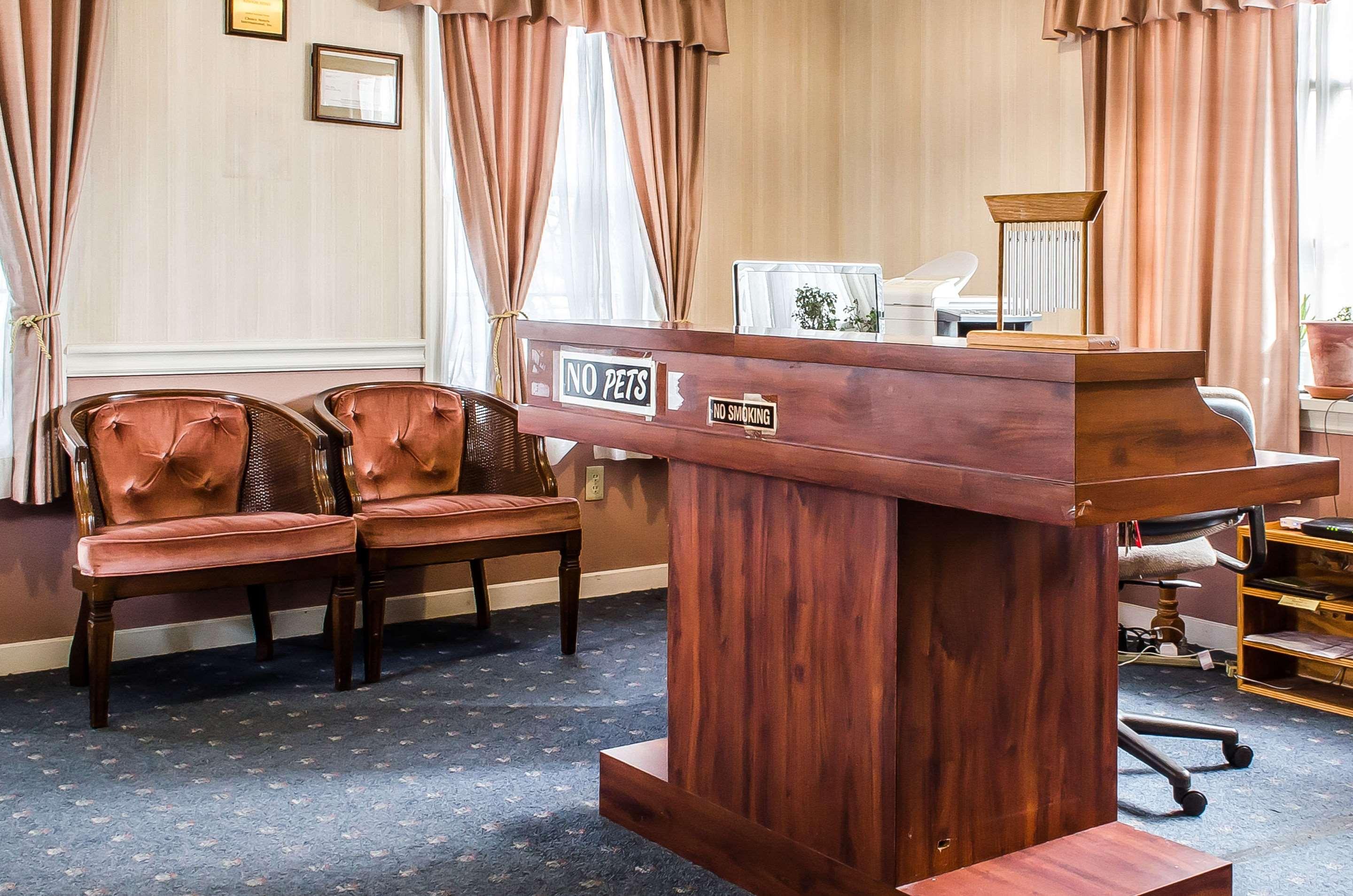 Rodeway Inn Akron - photo 13