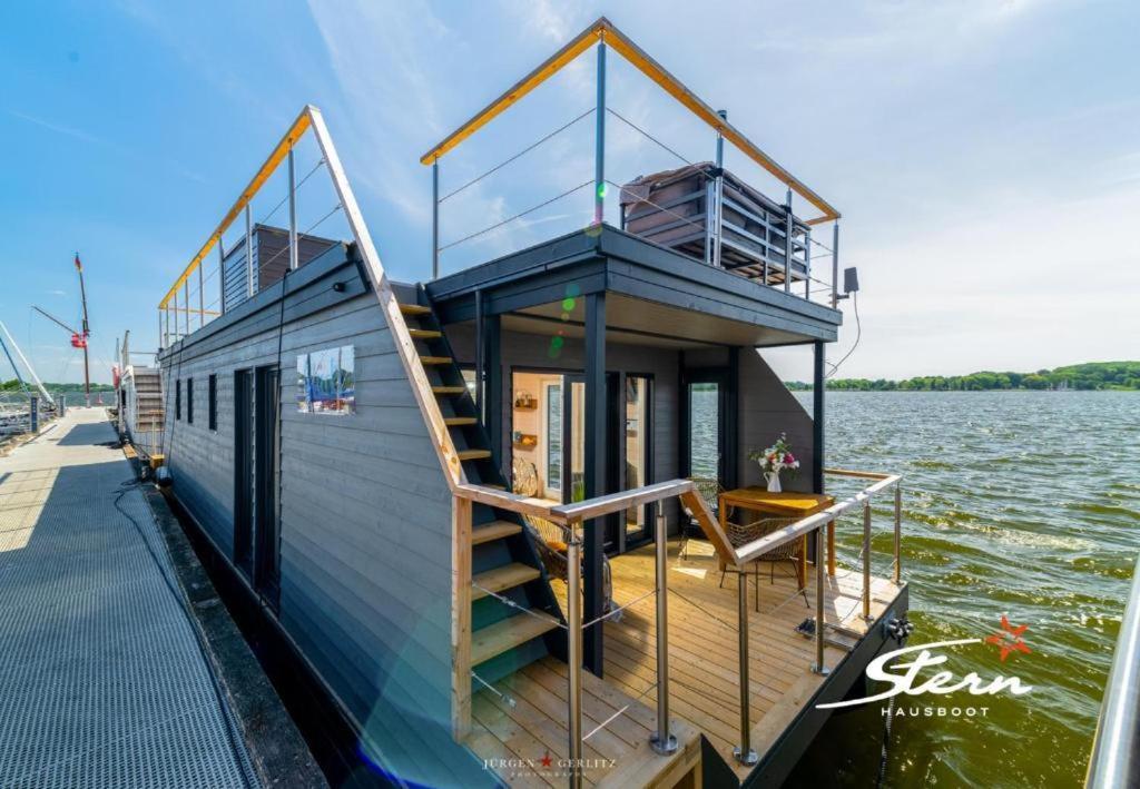 Hausboot Glucksmomente Mit Dachterrasse In Schleswig Am Ostseefjord Schlei — Schleswig
