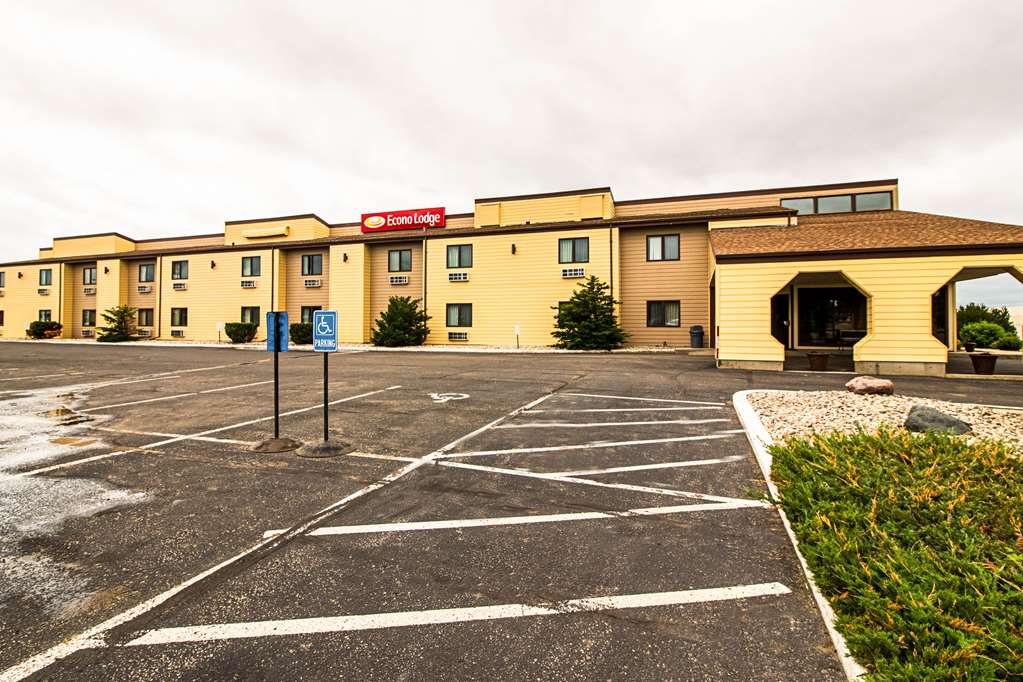 Econo Lodge Watertown - photo 4