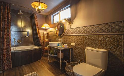 Charming 1BR Apartment with Balcony By Wehost