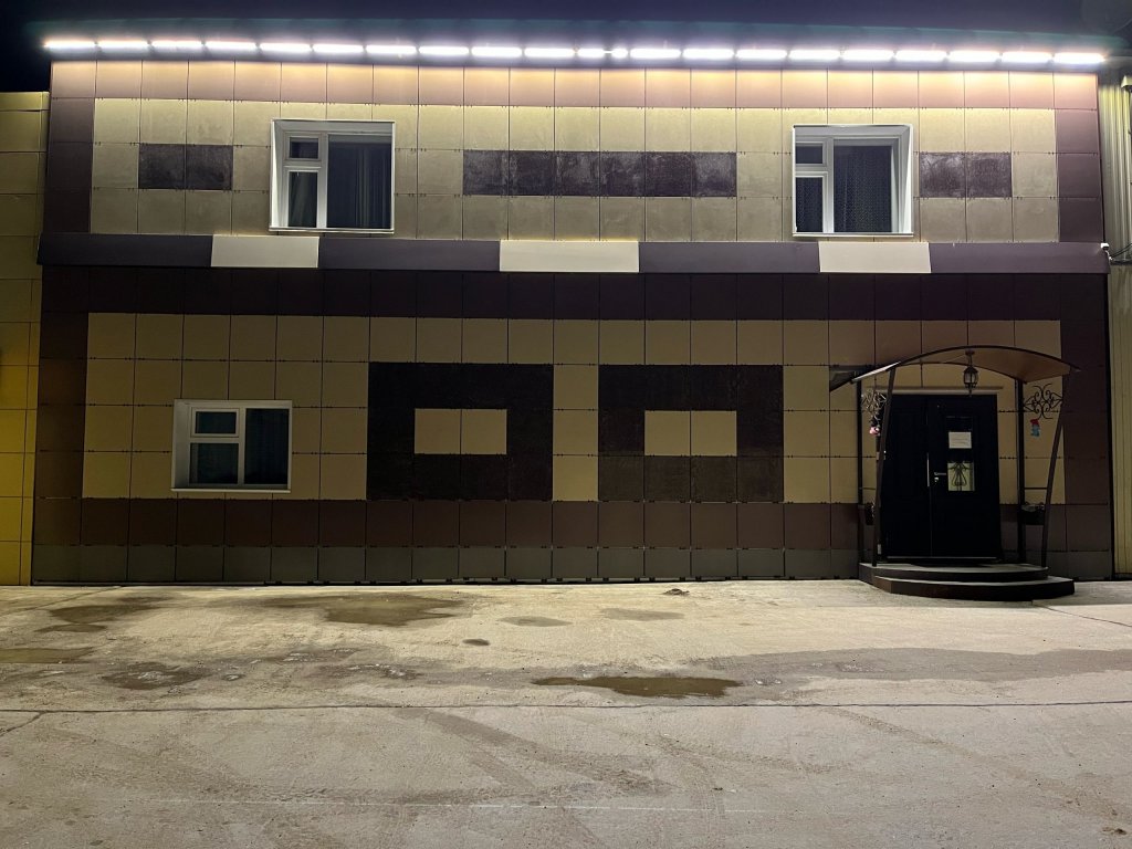 Gostevoy Dom Ajhal Lyuks — hotel in Mirny