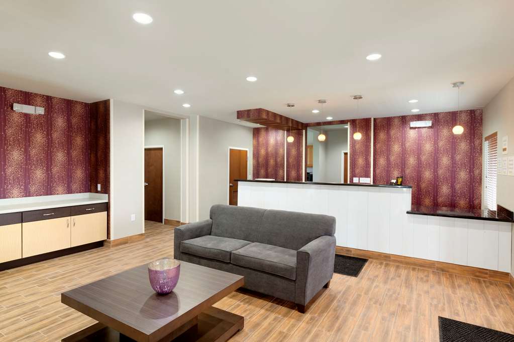 Super 8 by Wyndham Carrizo Springs - photo 3