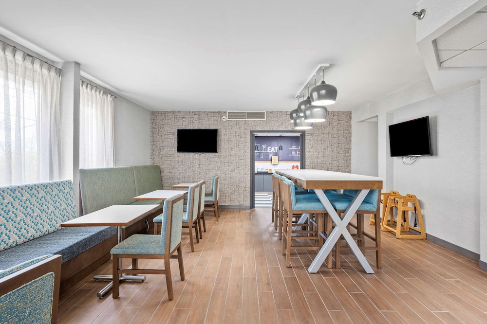 Hampton Inn Cleveland Westlake - photo 29