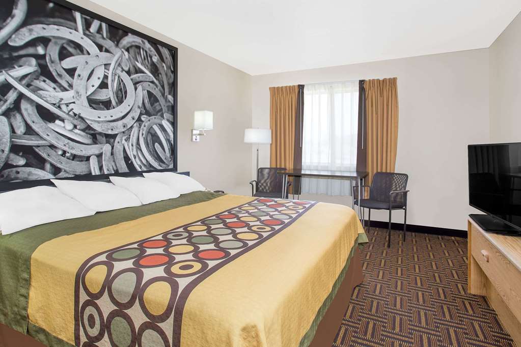 Super 8 by Wyndham Bloomfield - photo 8