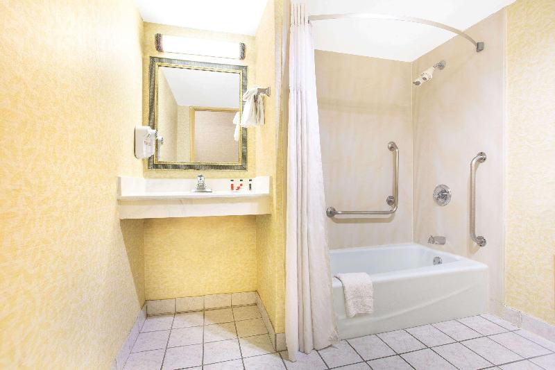 Days Inn By Wyndham College Park - photo 13