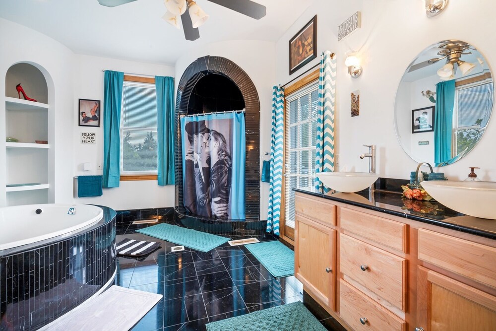 Starlight Tower Suite 1 Bedroom With Stunning Views 1 Villa by RedAwning — hotel in Fort Atkinson
