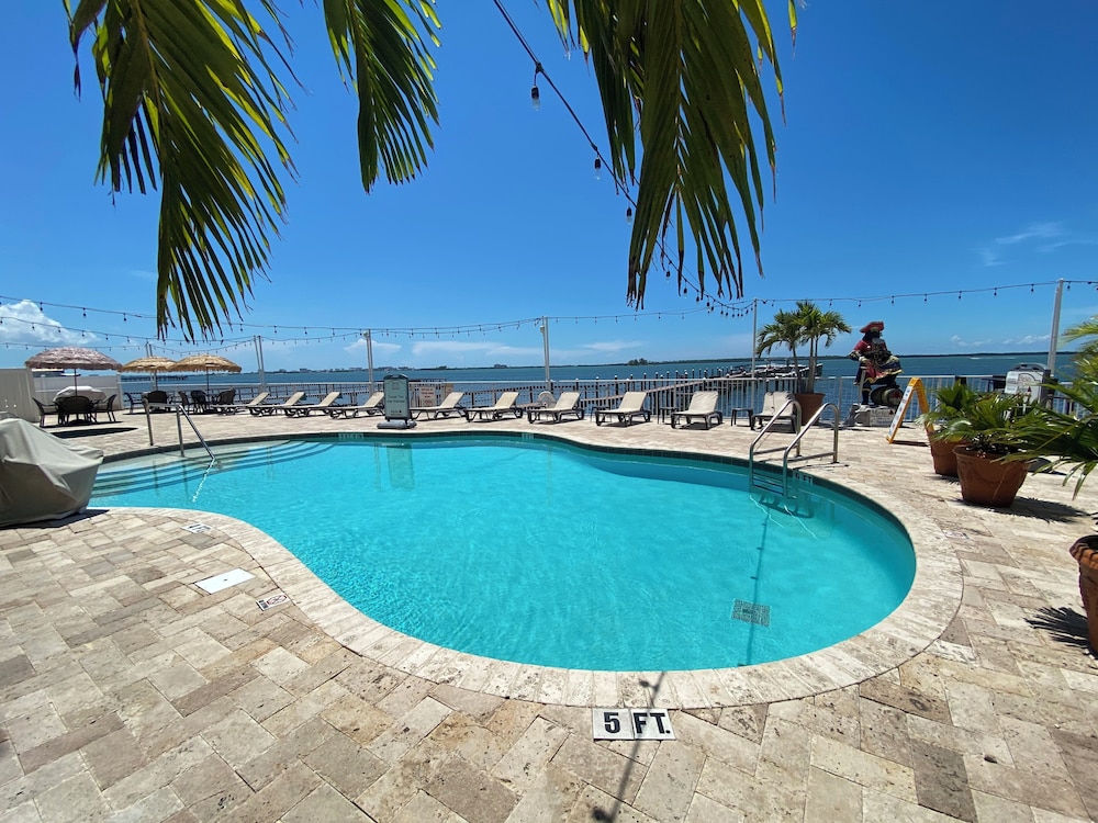 Waterfront Resort Condo Gulf Sun Set in Dunedin, United States