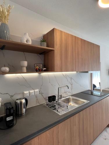 Four Shades Luxury Suites — Sarti — photo 5