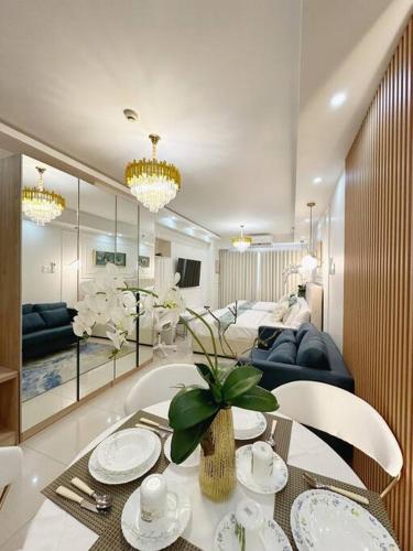 Pasay City MOA Pearl Suite in Shell Residences — 4-Star Luxury Hotel in Manila, Philippines