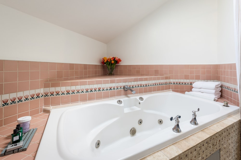 Nantucket Whale Inn - photo 55