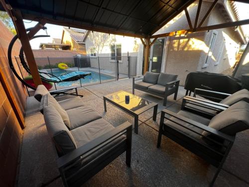 Family Friendly Contemporary House with Pool