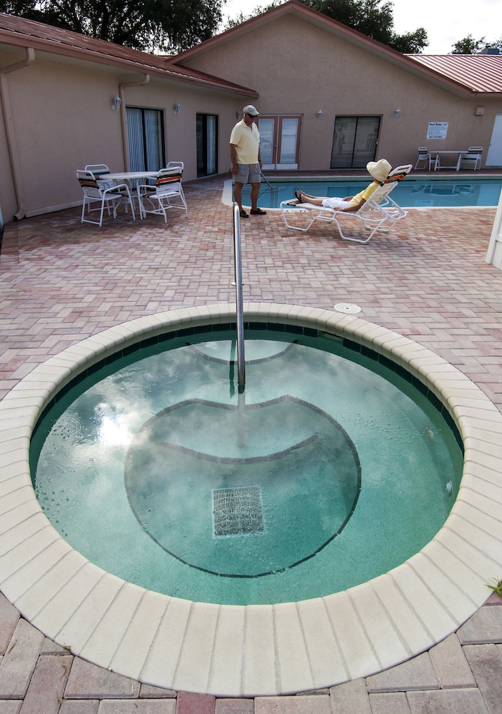 Southern Charm RV Resort - photo 10