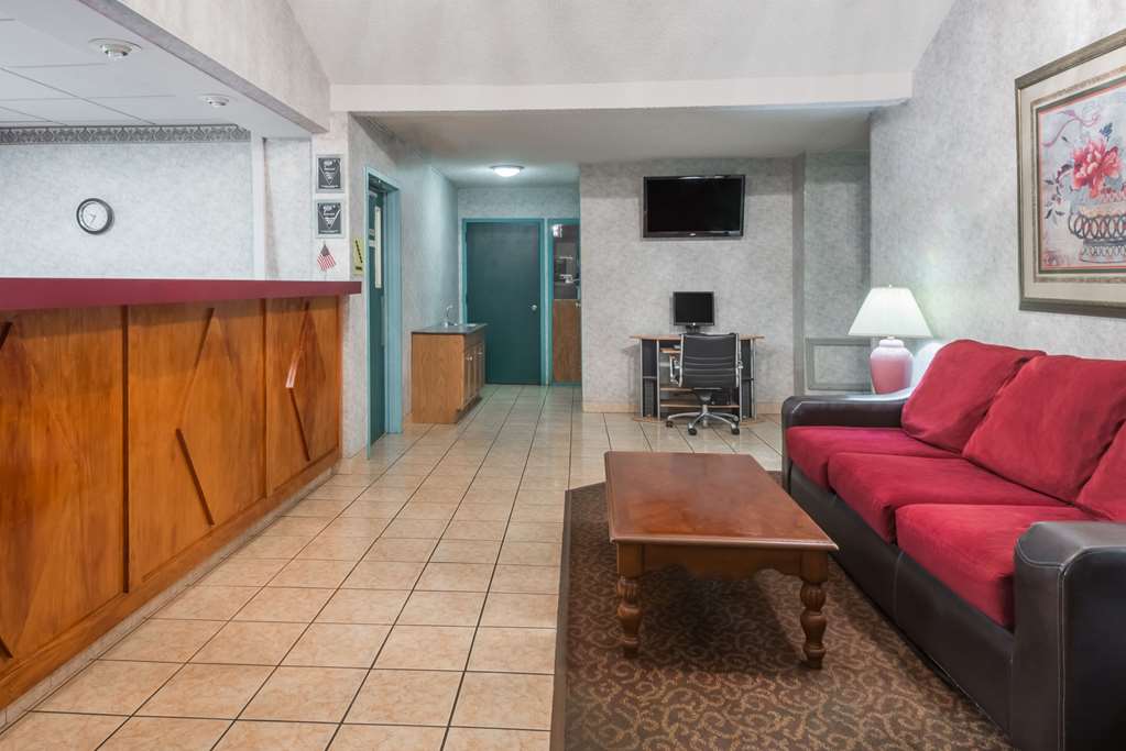 Super 8 by Wyndham Hancock MD - photo 2