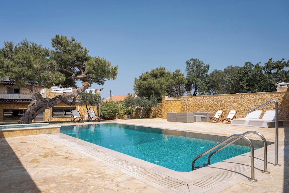 Aeolia Villa Athenian Riviera — 4-Star Luxury Hotel in Anavyssos, Greece