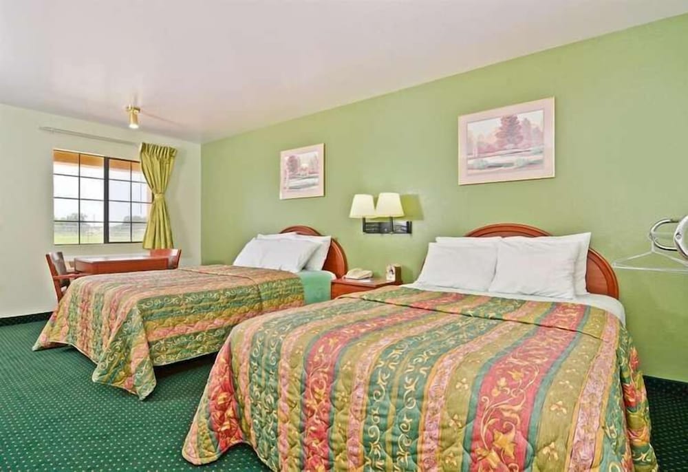 Pine Point Inn & Suites - photo 5