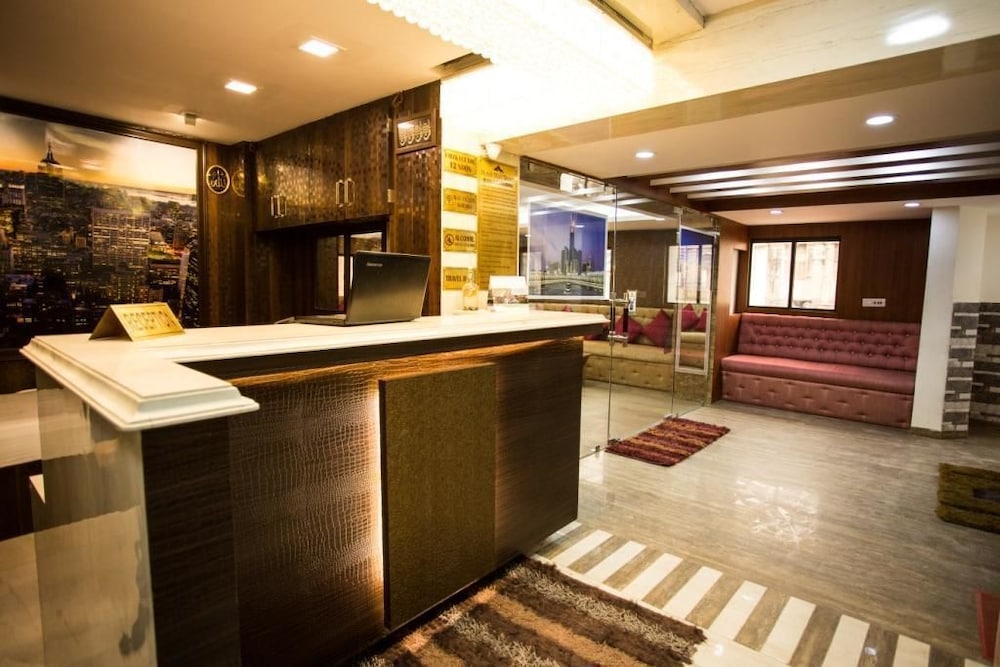 Oyo 15514 Wall Street in Delhi, India