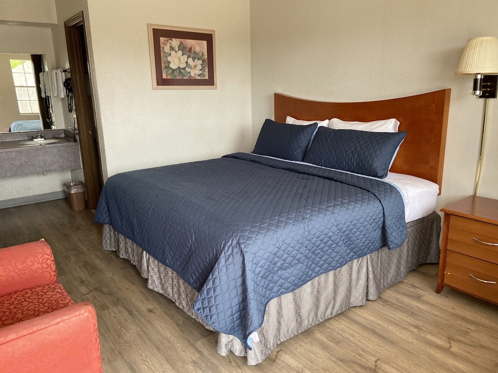 Colonial Inn Oklahoma - photo 5