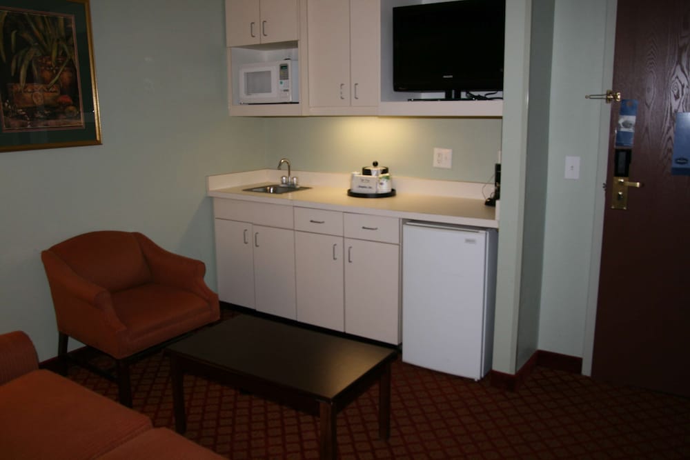 Hampton Inn Hillsville - photo 28