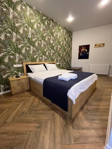 Deluxe Rooms and Apartments Near Metro