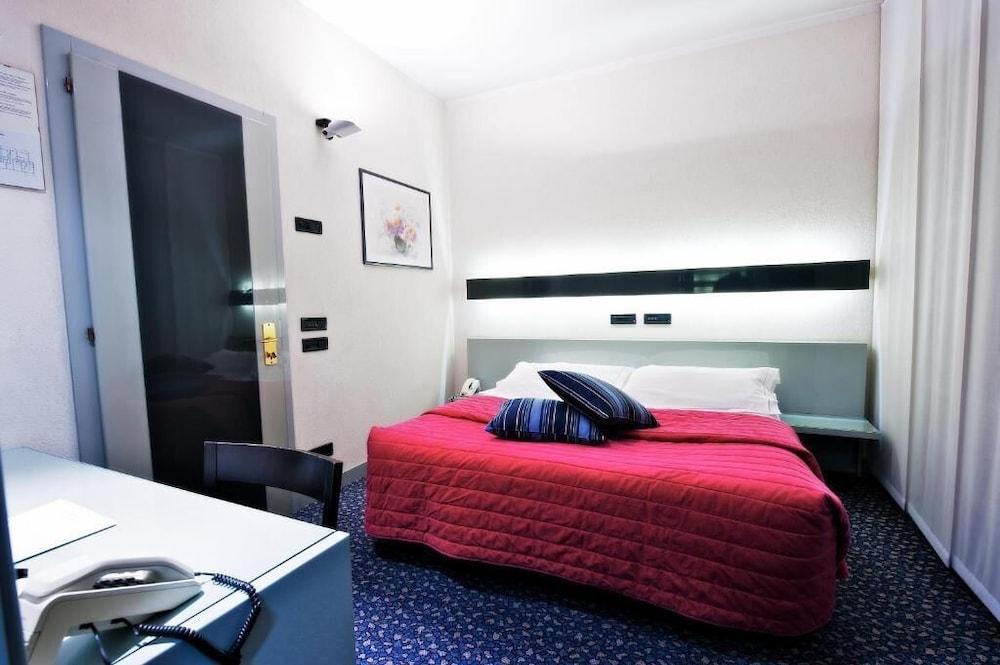 Hotel Michelangelo — hotel in Biella