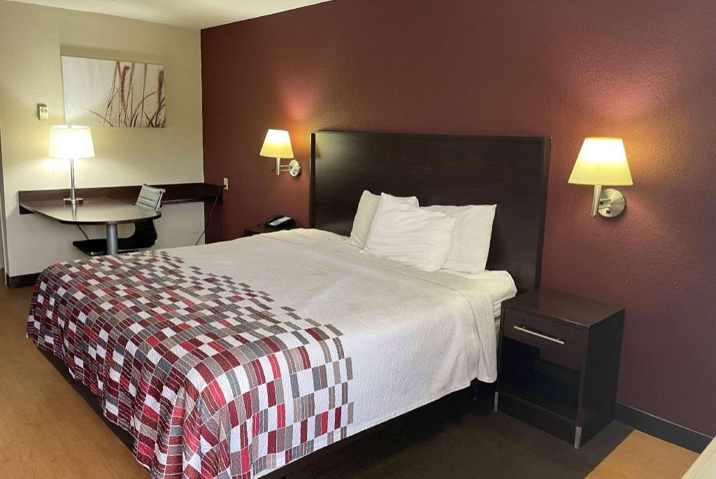 Baymont by Wyndham Holland Toledo - photo 12