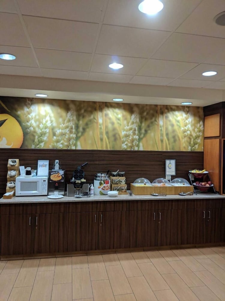 Fairfield Inn & Suites by Marriott Ames - photo 16