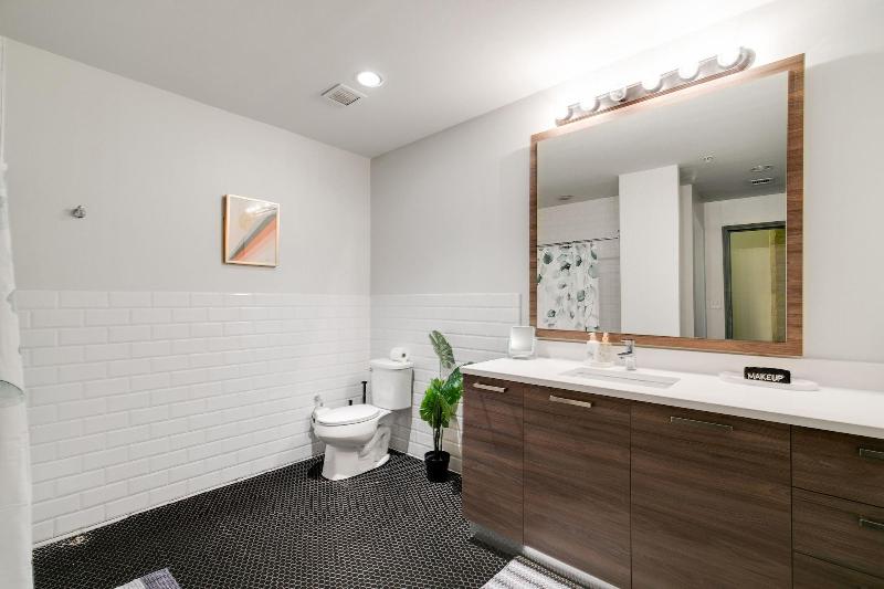 Luxury Downtown Dallas Stay by Amyfinehouse - photo 268