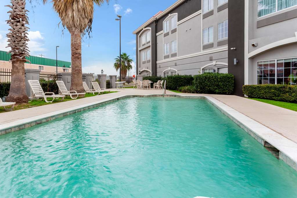 La Quinta Inn & Suites by Wyndham Seguin - photo 8