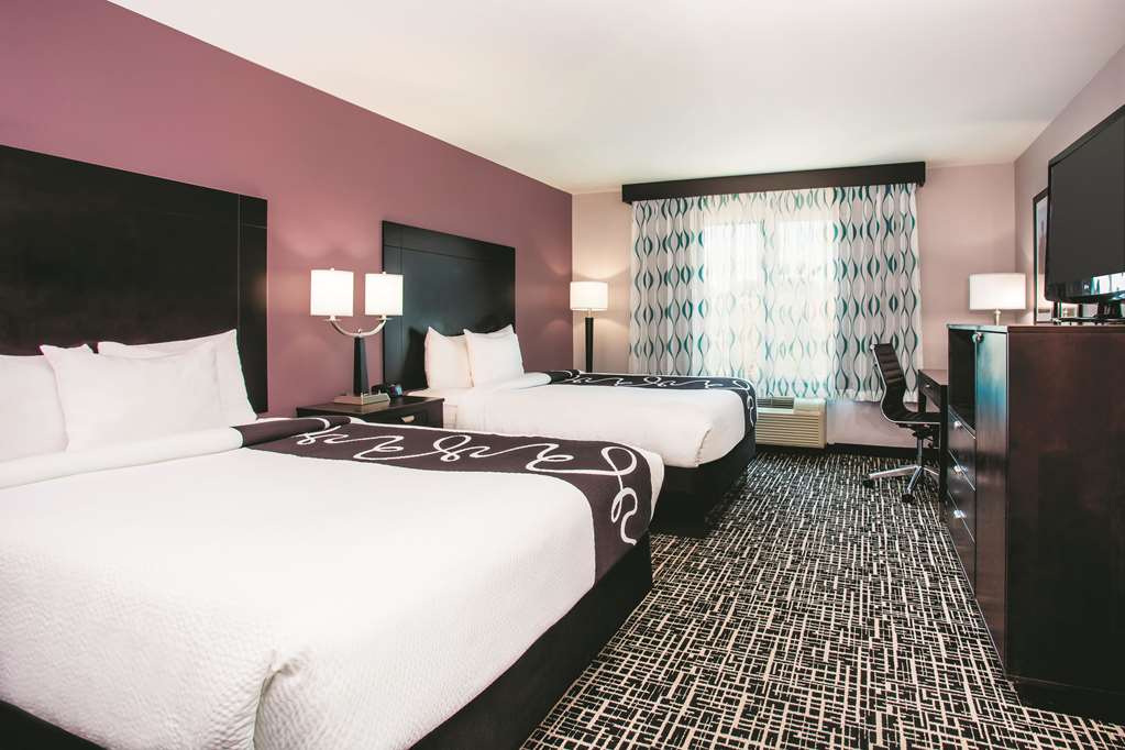 La Quinta Inn & Suites by Wyndham Russellville - photo 12