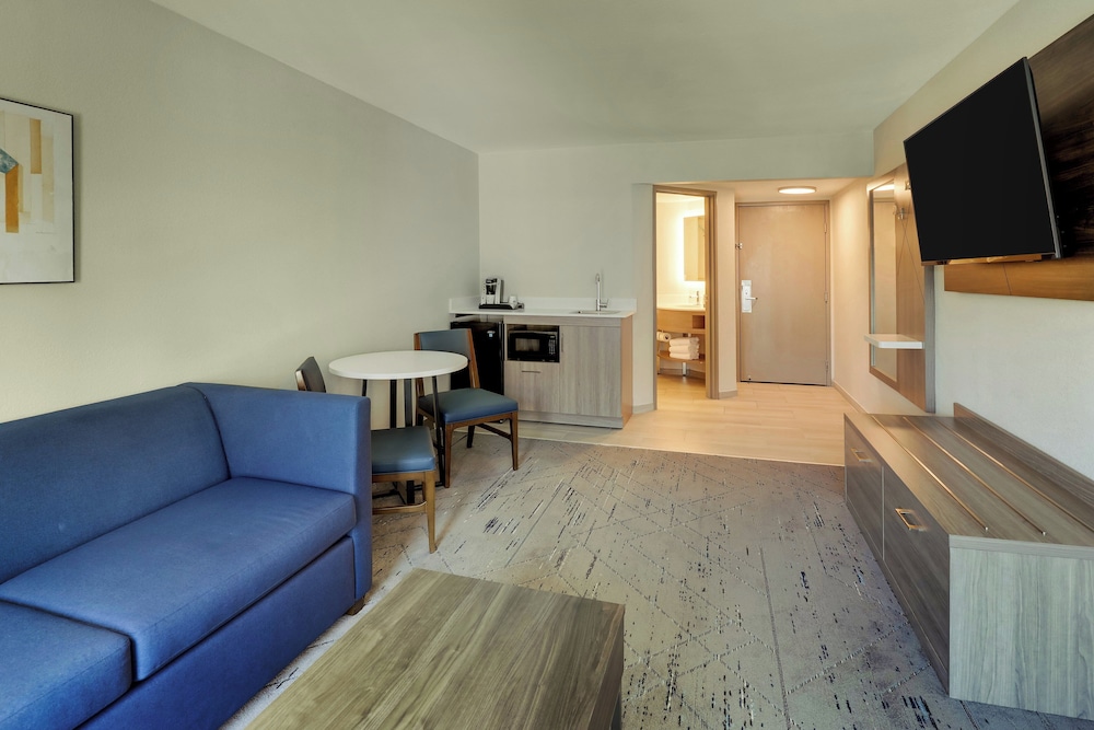 Holiday Inn Express Hotel & Suites Branson 76 Central by IHG - photo 13