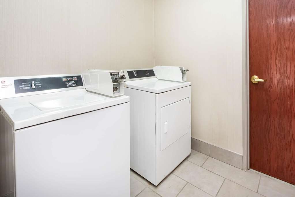 La Quinta Inn & Suites by Wyndham Fairborn Wright Patterson - photo 29