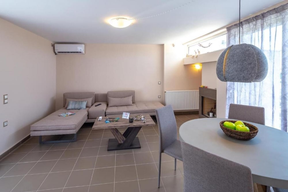 Solon Deluxe City Center Apartment — 4-Star Luxury Hotel in Agios Dimitrios, Greece