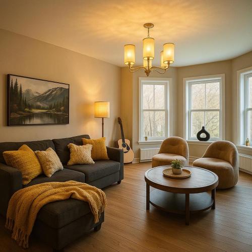 Downtown Huntsville Gem in Muskoka in Huntsville, Canada