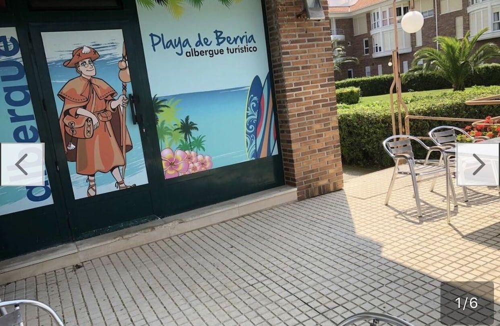 Albergue Turistico Playa de Berria — hotel in Santona