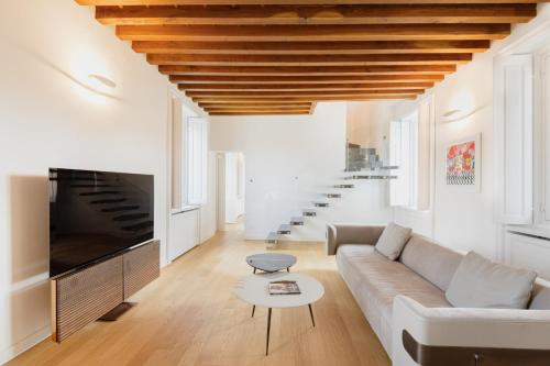 Easylife Milano Piazza Santo Stefano 12 Duomo — 4-Star Luxury Hotel in Milan, Italy