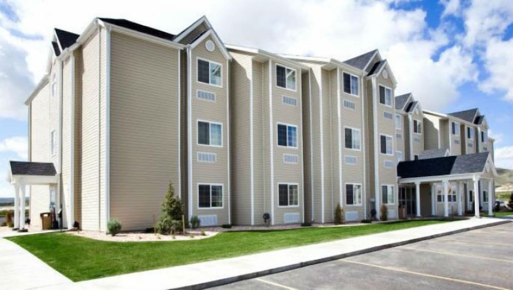Microtel Inn and Suites by Wyndham Rawlins - photo 20