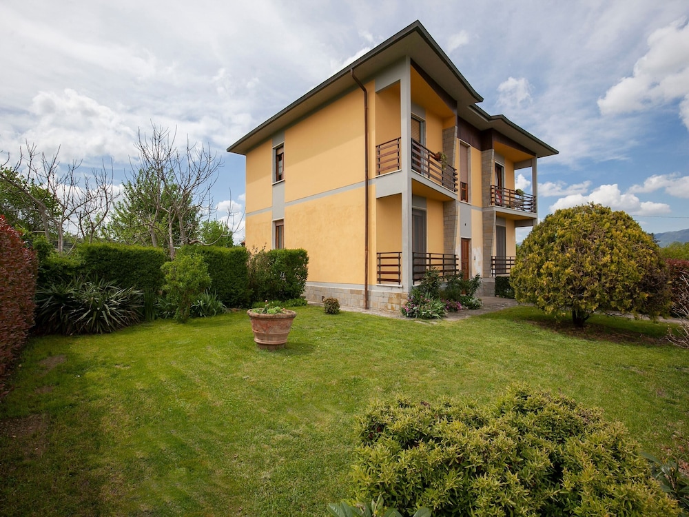 Holiday Home Near Florence With Garden — 4-Star Luxury Hotel in Borgo San Lorenzo, Italy