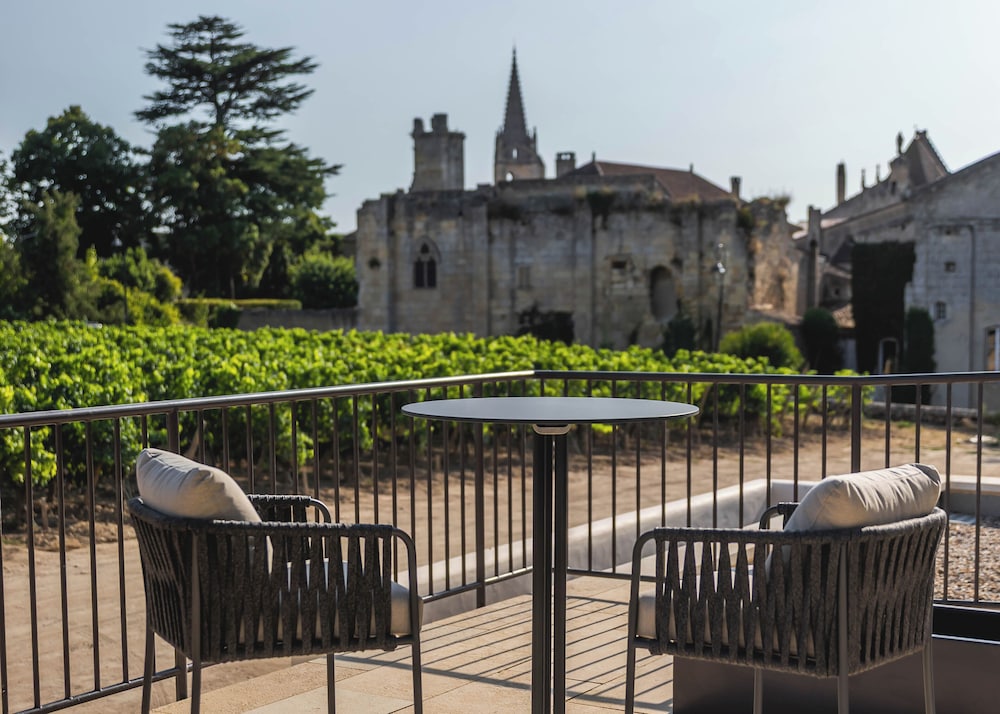 La Villa des Vignes — 4-Star Luxury Hotel in Saint-Emilion, France