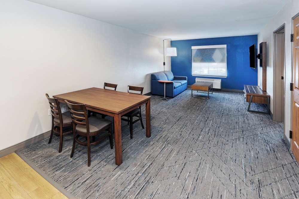 Holiday Inn Express & Suites Tulsa S Broken Arrow Hwy 51 by IHG - photo 24