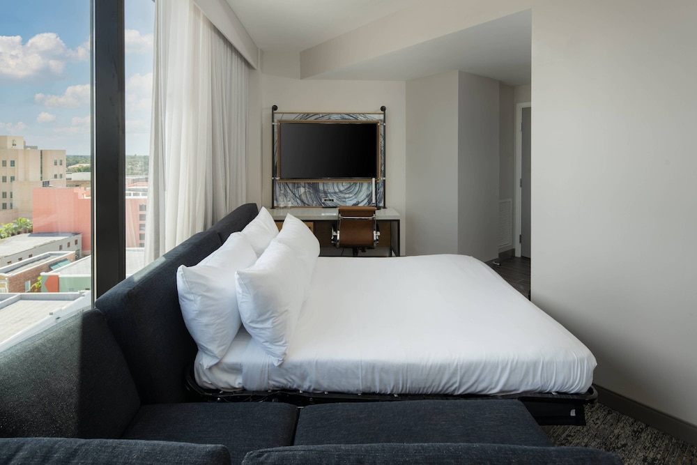 Luminary Hotel & Co. Autograph Hotels - photo 12