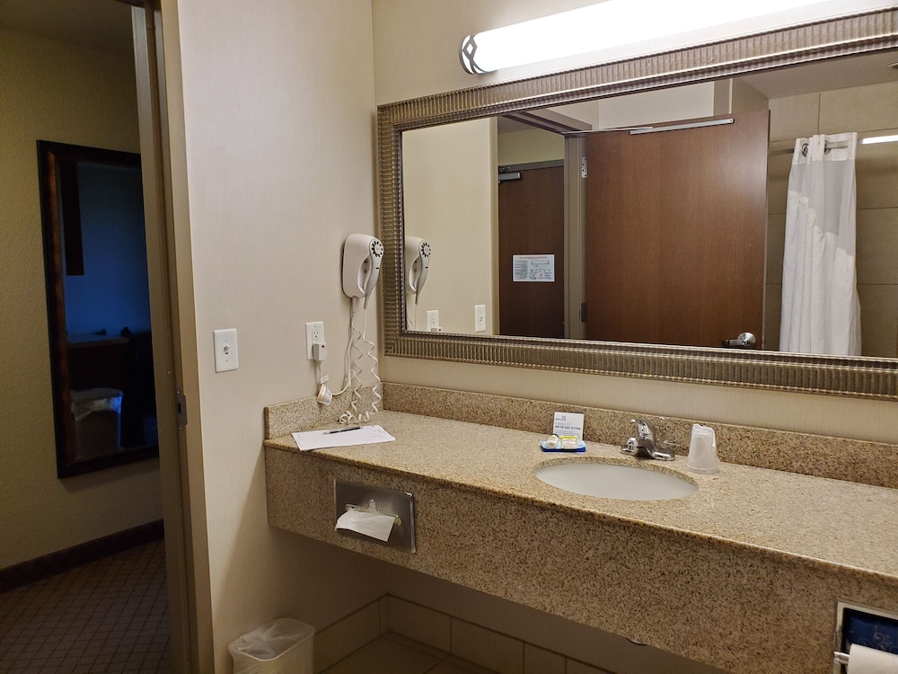 Holiday Inn Express Hotel and Suites Mankato East by IHG - photo 50