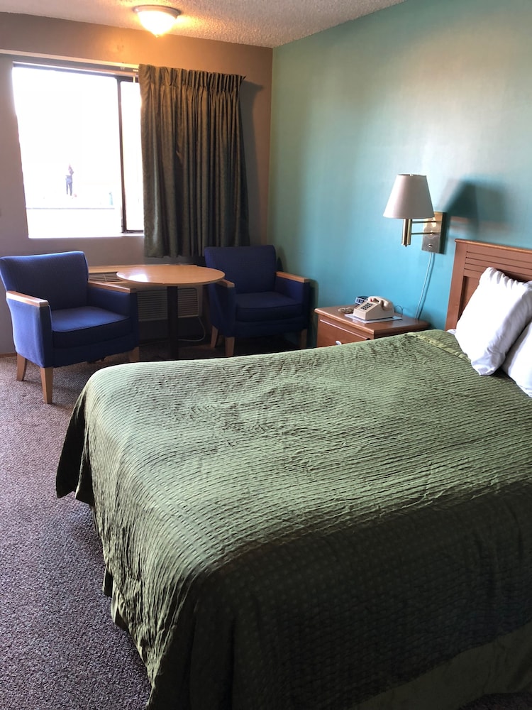 Sumner Motor Inn - photo 7