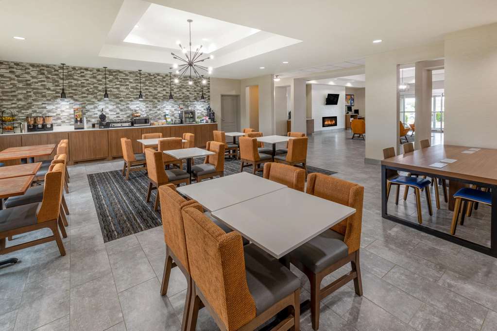 La Quinta Inn & Suites by Wyndham Bridgeport - photo 29